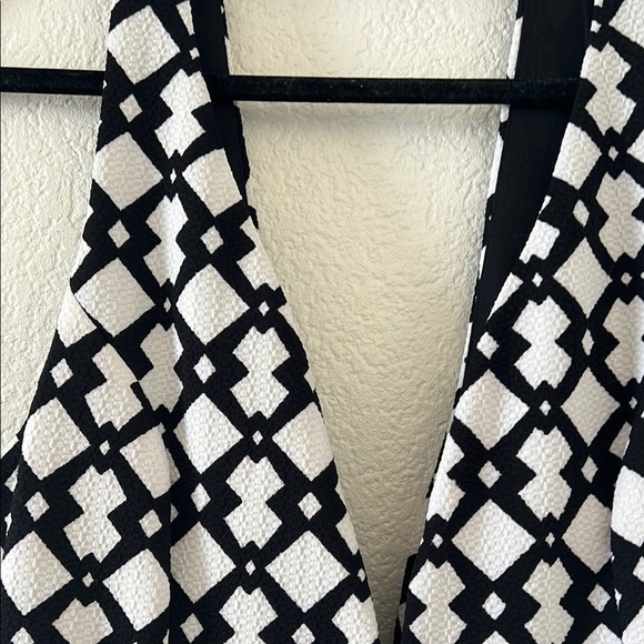 Black and White Geometric Dress - Picture 4 of 14